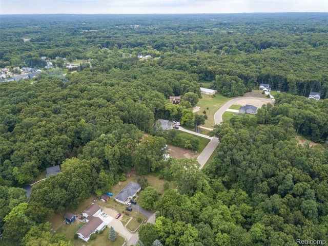 16085 Catalpa Ridge Drive, Holly Township, MI 48442