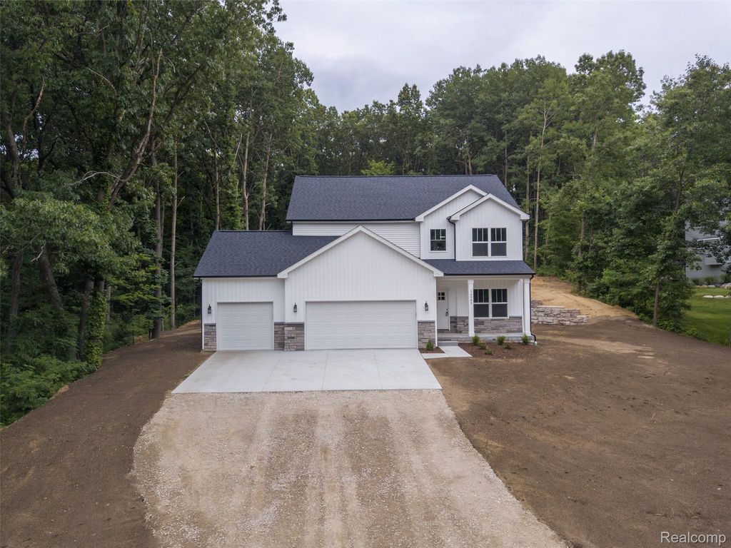 16085 Catalpa Ridge Drive, Holly Township, MI 48442