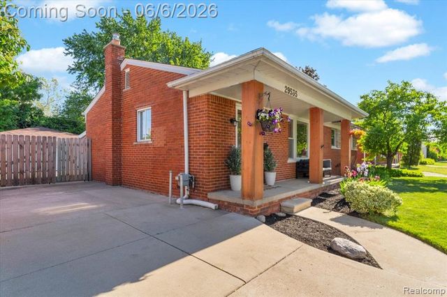 29535 Barkley Street, Livonia, MI 48154