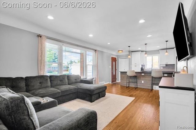 29535 Barkley Street, Livonia, MI 48154