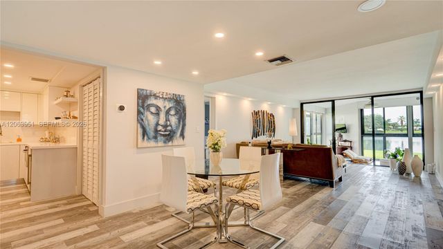 16325 Golf Club Rd 101, Weston, FL 33326