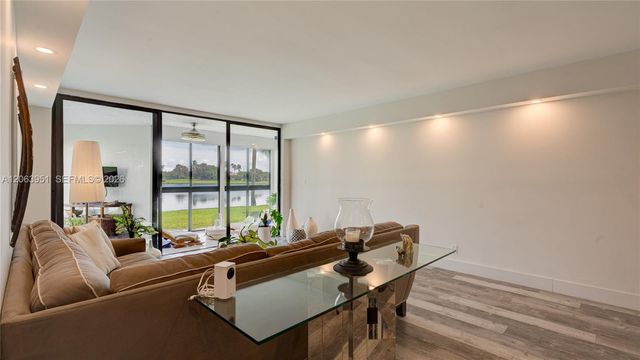 16325 Golf Club Rd 101, Weston, FL 33326