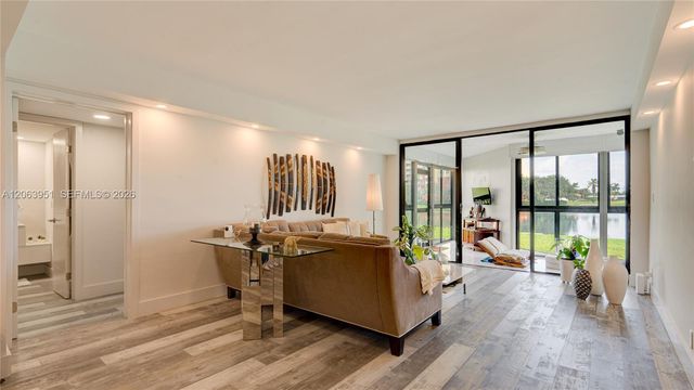 16325 Golf Club Rd 101, Weston, FL 33326