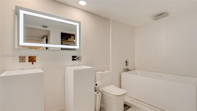 16325 Golf Club Rd 101, Weston, FL 33326