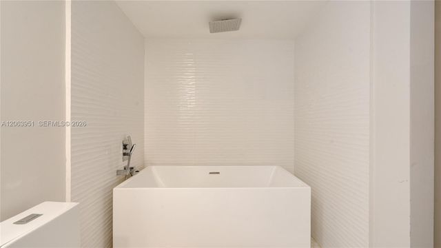 16325 Golf Club Rd 101, Weston, FL 33326