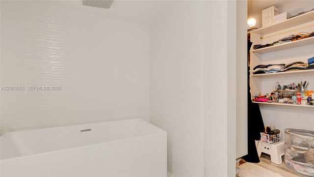 16325 Golf Club Rd 101, Weston, FL 33326