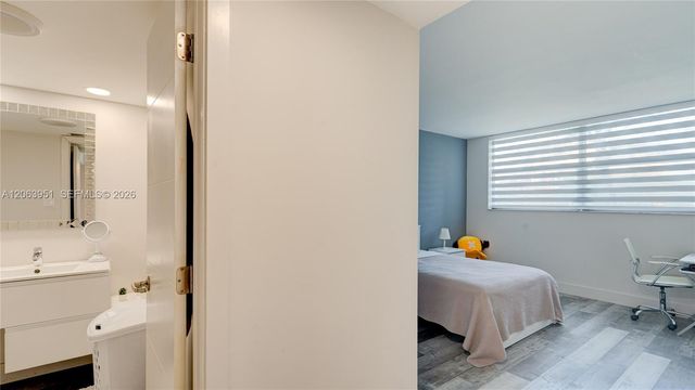 16325 Golf Club Rd 101, Weston, FL 33326