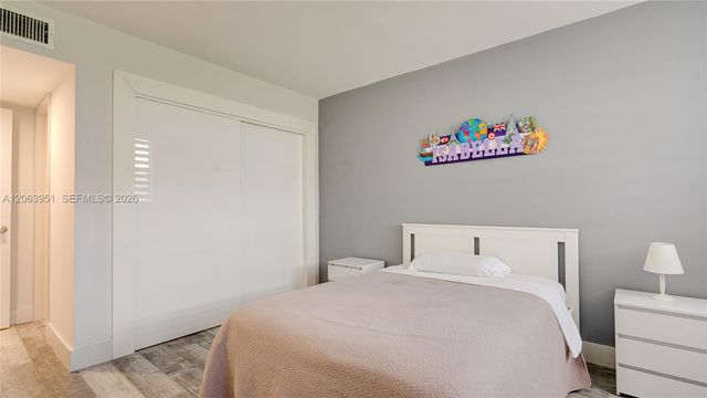 16325 Golf Club Rd 101, Weston, FL 33326