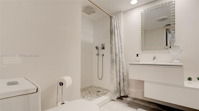 16325 Golf Club Rd 101, Weston, FL 33326