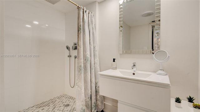16325 Golf Club Rd 101, Weston, FL 33326