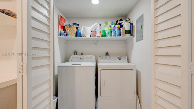 16325 Golf Club Rd 101, Weston, FL 33326