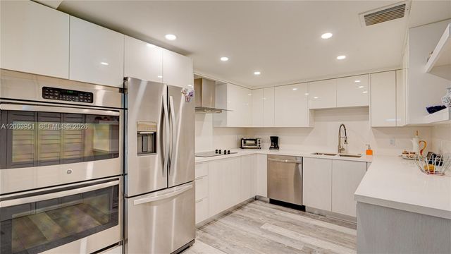16325 Golf Club Rd 101, Weston, FL 33326