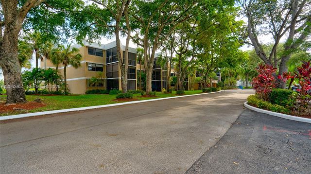 16325 Golf Club Rd 101, Weston, FL 33326
