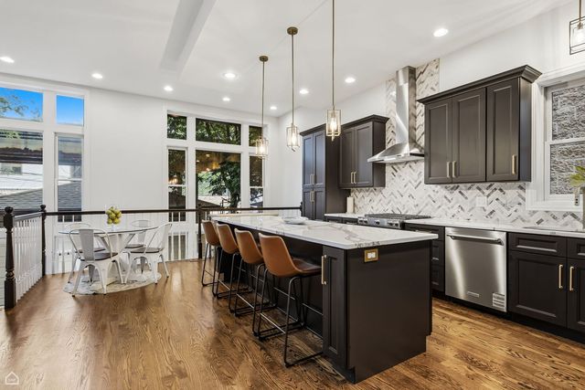 1310 W Roscoe Street, Chicago, IL 60657