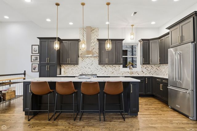 1310 W Roscoe Street, Chicago, IL 60657
