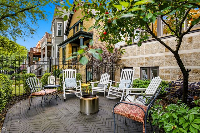 1310 W Roscoe Street, Chicago, IL 60657