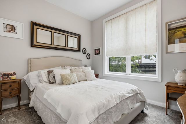 1310 W Roscoe Street, Chicago, IL 60657