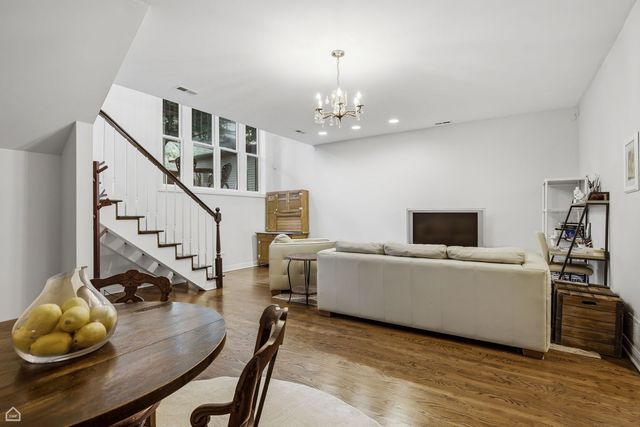 1310 W Roscoe Street, Chicago, IL 60657