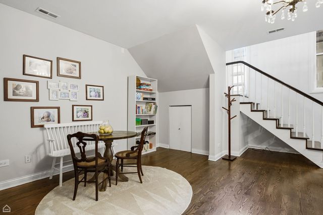 1310 W Roscoe Street, Chicago, IL 60657