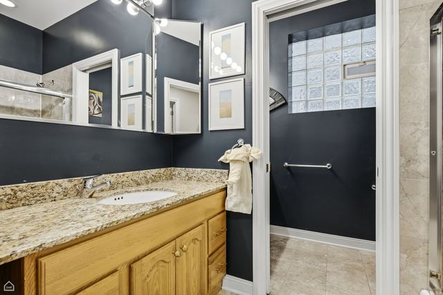1310 W Roscoe Street, Chicago, IL 60657
