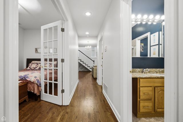 1310 W Roscoe Street, Chicago, IL 60657