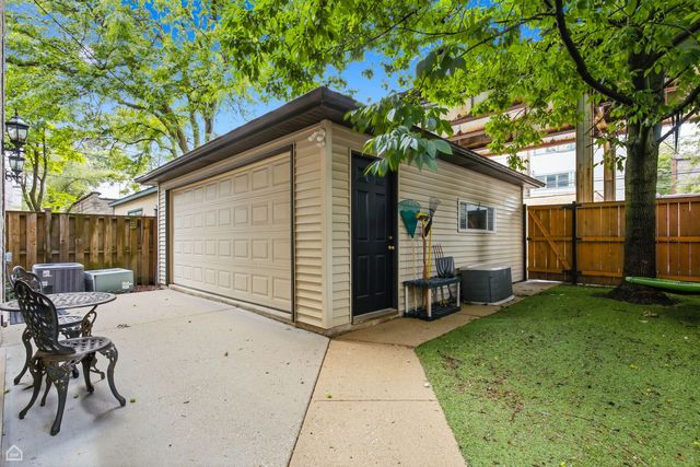 1310 W Roscoe Street, Chicago, IL 60657