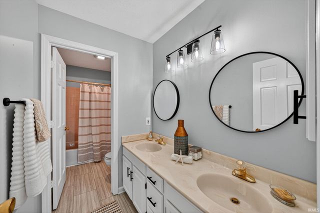 15891 S Lakeshore Drive, Granger, IN 46530