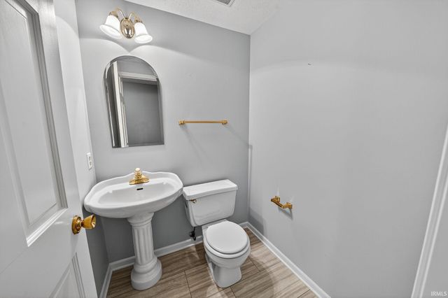 15891 S Lakeshore Drive, Granger, IN 46530
