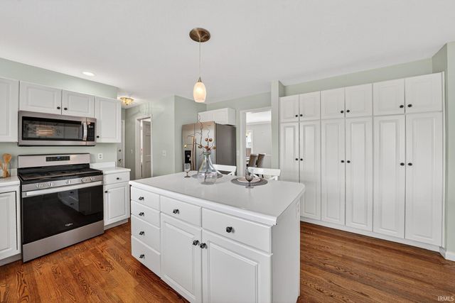 15891 S Lakeshore Drive, Granger, IN 46530