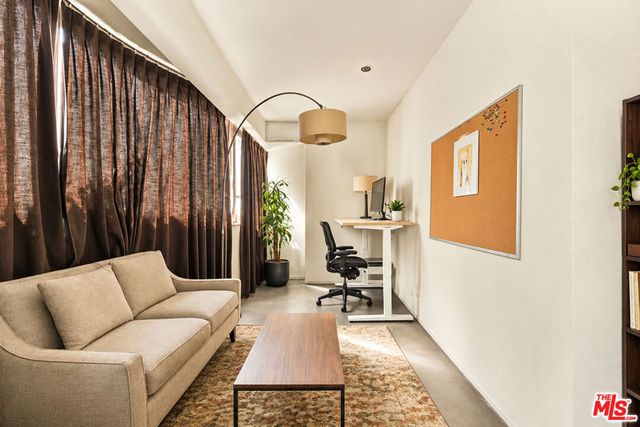 8703 W West Knoll Drive 104, West Hollywood, CA 90069