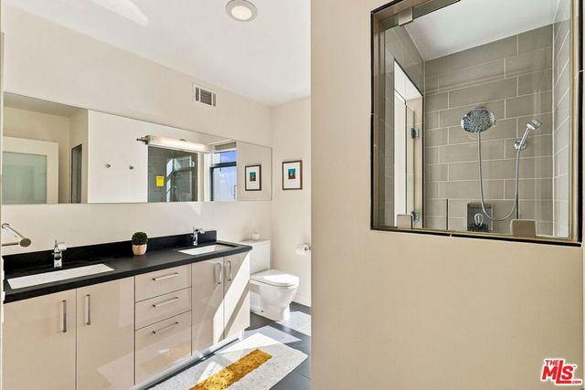 8703 W West Knoll Drive 104, West Hollywood, CA 90069