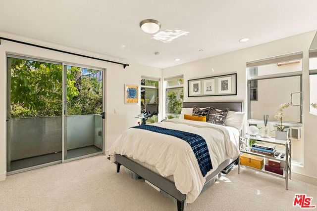 8703 W West Knoll Drive 104, West Hollywood, CA 90069