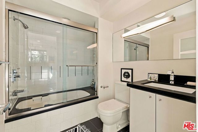 8703 W West Knoll Drive 104, West Hollywood, CA 90069