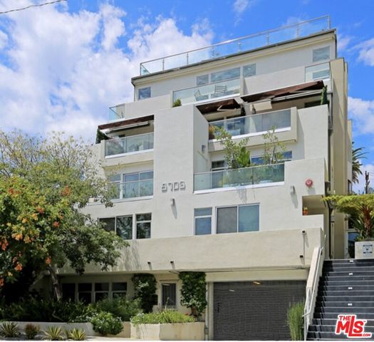 8703 W West Knoll Drive 104, West Hollywood, CA 90069