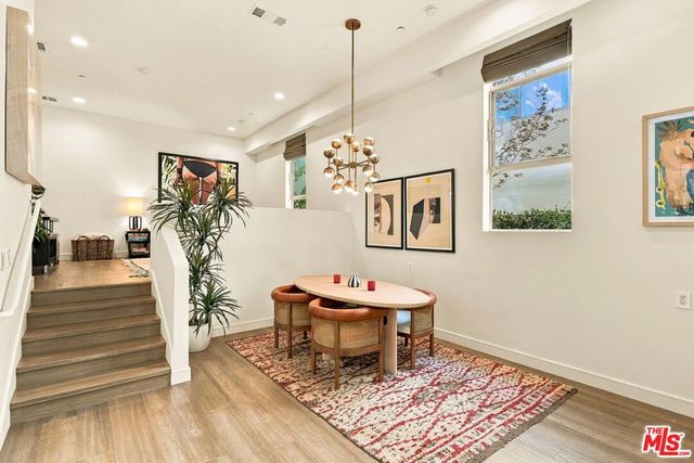 8703 W West Knoll Drive 104, West Hollywood, CA 90069