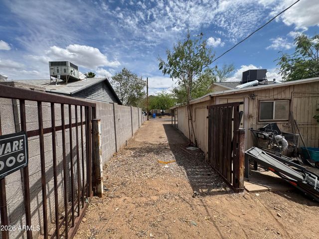 8910 N 10TH Street, Phoenix, AZ 85020