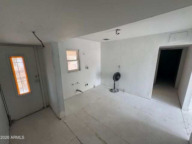 8910 N 10TH Street, Phoenix, AZ 85020