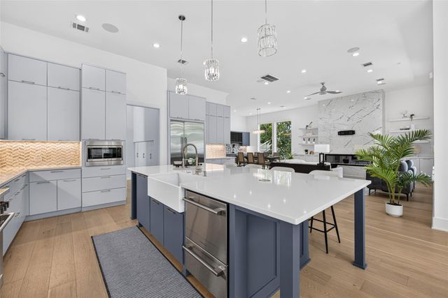 4303 Dorothy Street, Bellaire, TX 77401