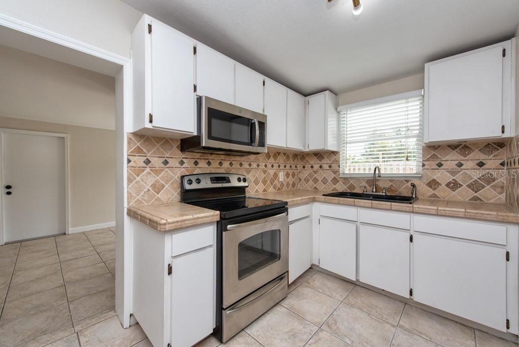 Image 12 of property listing at 4016 W MONTGOMERY TERRACE, Tampa, FL 33616