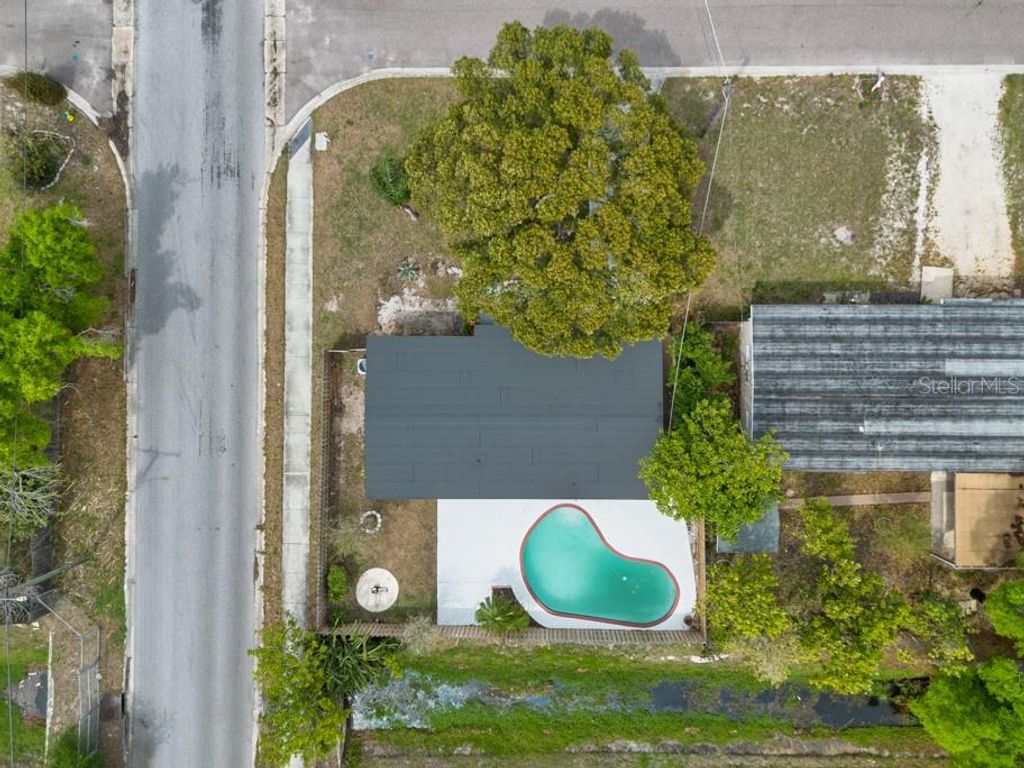 Image 36 of property listing at 4016 W MONTGOMERY TERRACE, Tampa, FL 33616