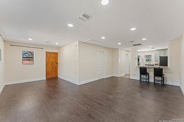 789 Barbara, Canyon Lake, TX 78133