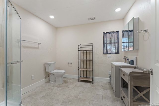 789 Barbara, Canyon Lake, TX 78133