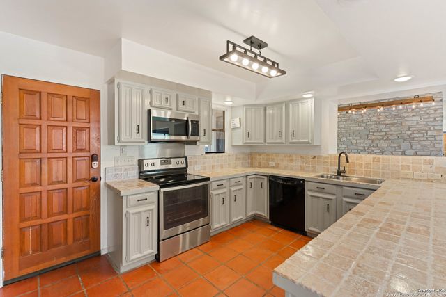 789 Barbara, Canyon Lake, TX 78133