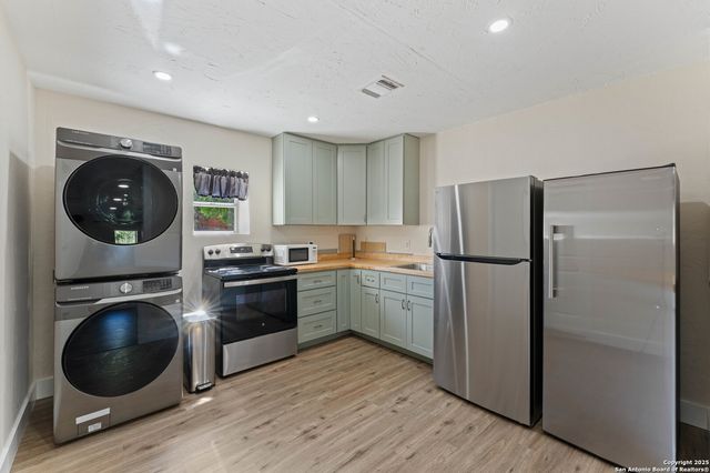 789 Barbara, Canyon Lake, TX 78133