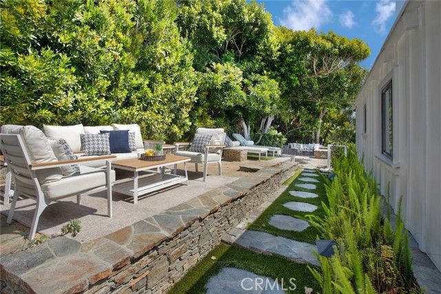 31152 Holly Drive, Laguna Beach, CA 92651