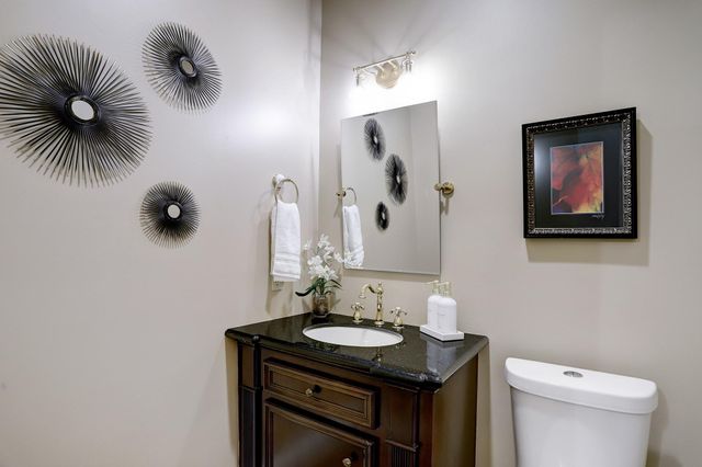 127 E Bracebridge Circle, The Woodlands, TX 77382