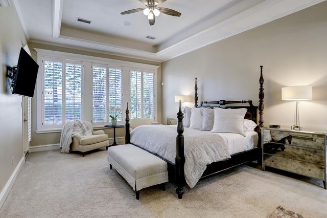 127 E Bracebridge Circle, The Woodlands, TX 77382