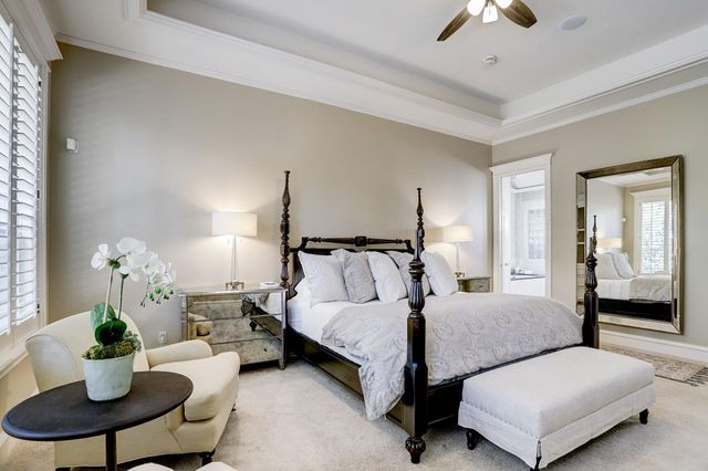 127 E Bracebridge Circle, The Woodlands, TX 77382