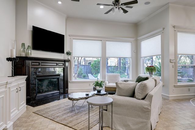 127 E Bracebridge Circle, The Woodlands, TX 77382