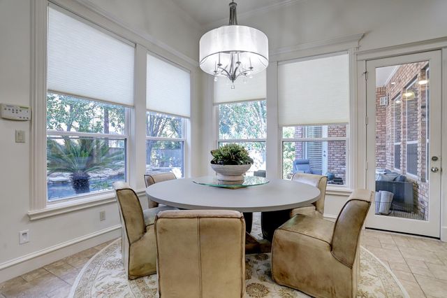 127 E Bracebridge Circle, The Woodlands, TX 77382